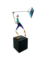 Charger l'image dans la galerie, Sculpture en papier mâché Figure Cerf-volant