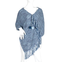 Charger l'image dans la galerie, Poncho  tricotés  Loom Pompons
