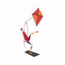 Charger l'image dans la galerie, Sculpture en papier mâché Figure Cerf-volant