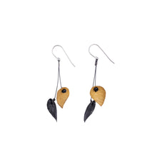 Load image into Gallery viewer, Small Petal Earring
