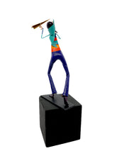 Charger l&#39;image dans la galerie, Sculpture en papier mâché mobile Figure Aviateur