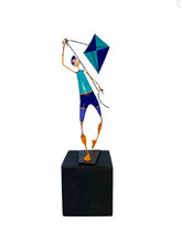 Charger l&#39;image dans la galerie, Sculpture en papier mâché Figure Cerf-volant