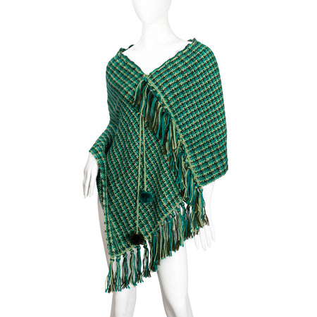 Poncho Pompon